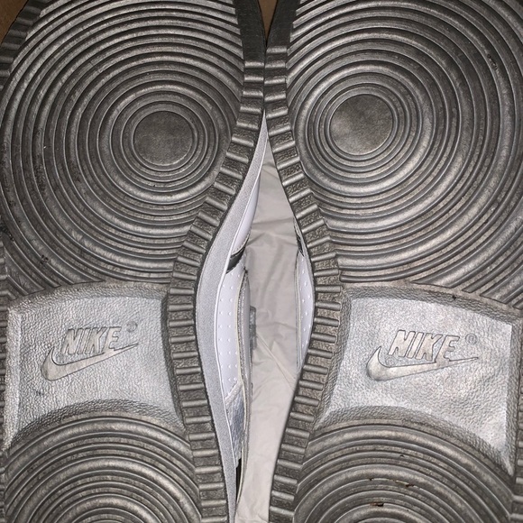 Nike shoes - Picture 3 of 5